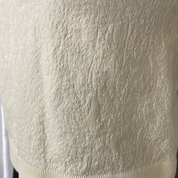 Fabletics River Seamless NWT Women’s XL Yellow Textured Cropped Long Sleeve Top - Picture 2 of 8